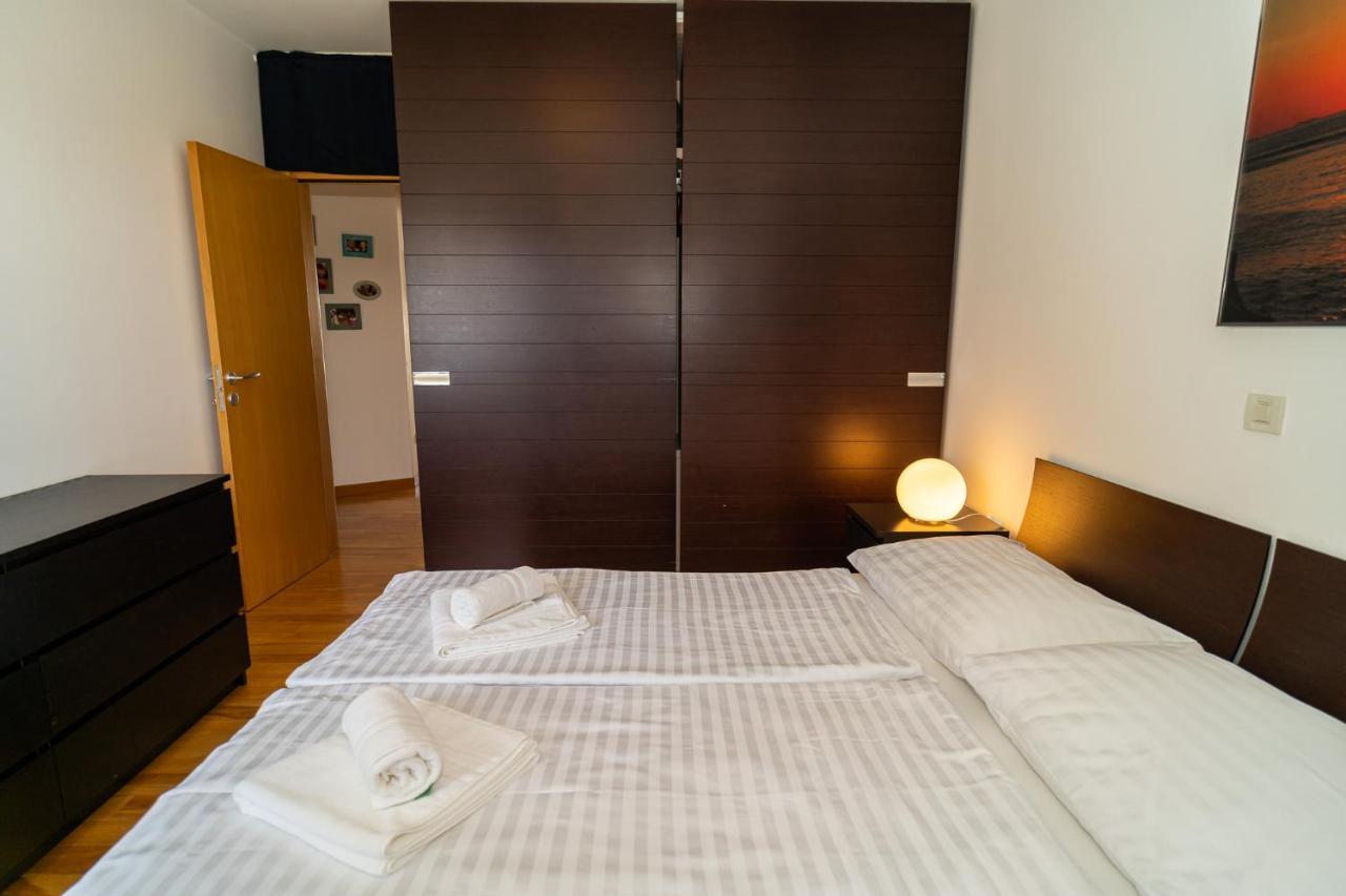 Apartment Cosmopolitan Zara Esterno foto
